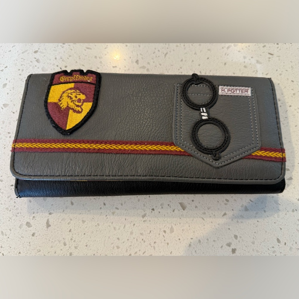 Loungefly Gryffindor Harry Potter trifold wallet ⚡️🪄 Bags Accessories Slytherins
